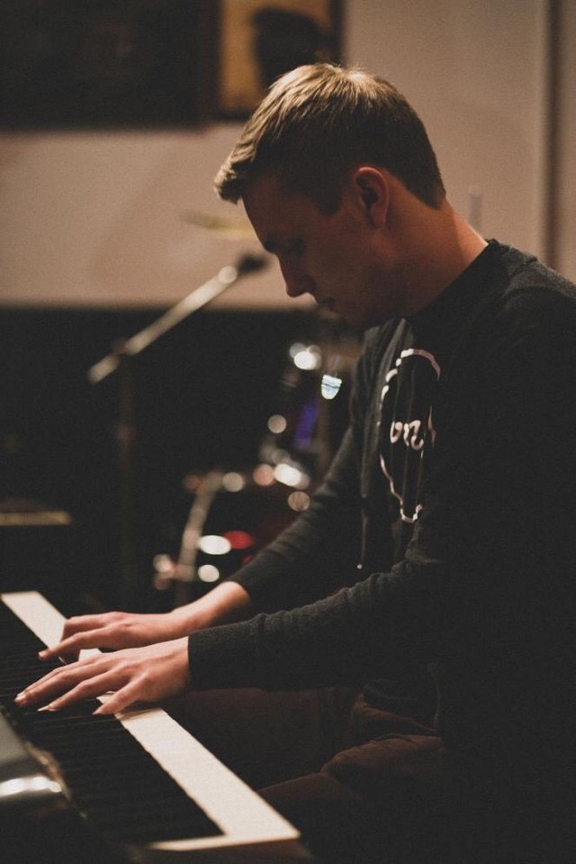 78B17C68-5CA0-43EE-9CEF-7CAF2BEDE0E4